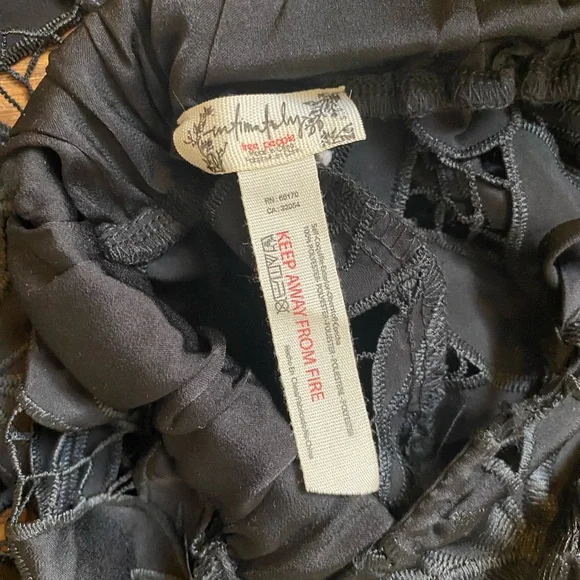 Meet me in Bali black lace romper - Picture 5 of 13